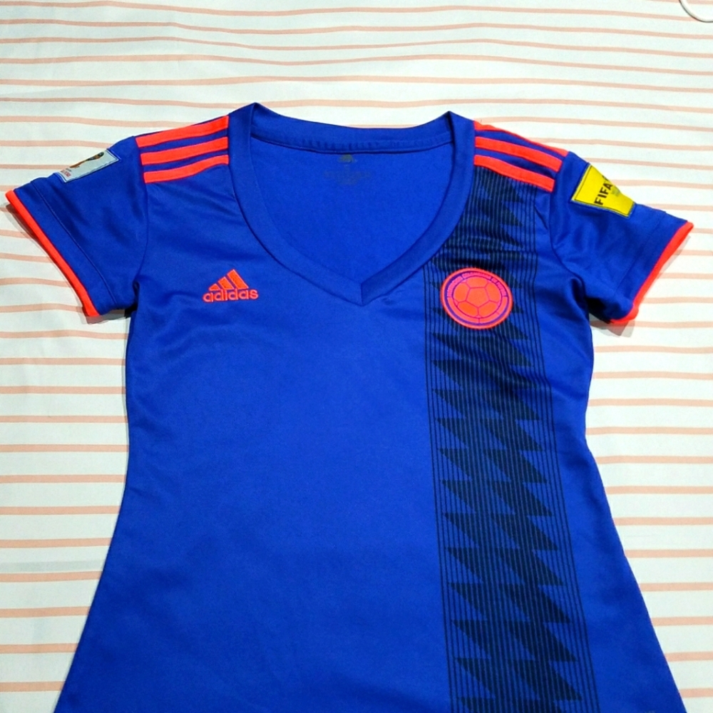 Short sleeve dry fit v neck shirt